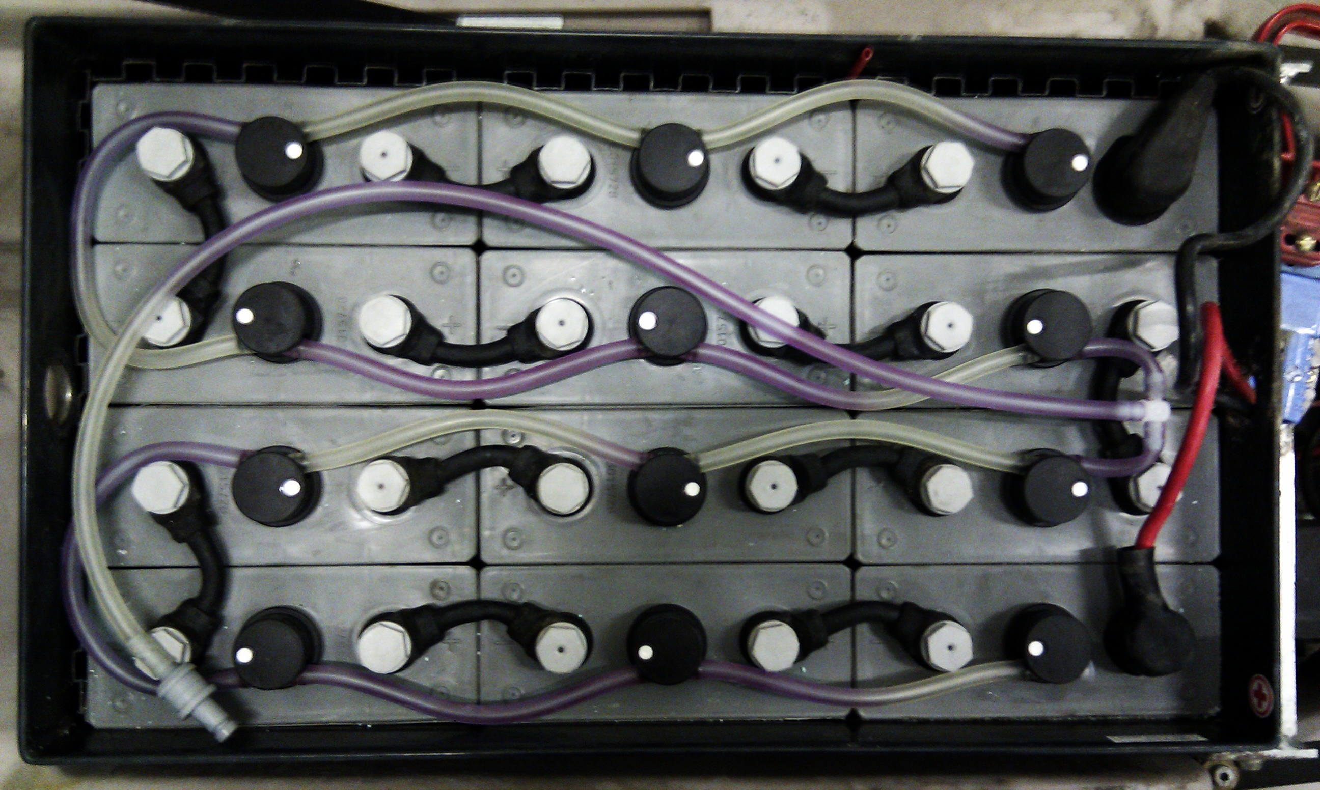 Pólový šroub M10x22mm PVC
