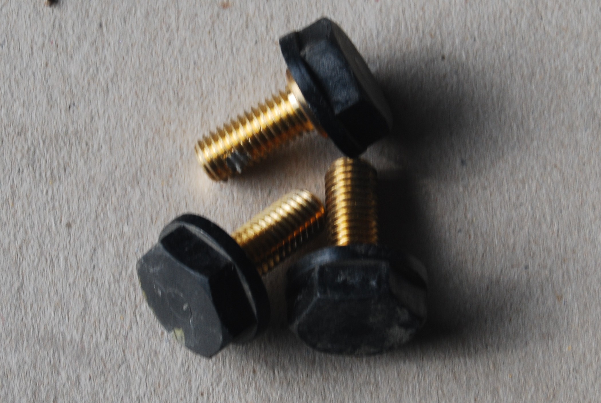 Pólový šroub M10x22mm PVC