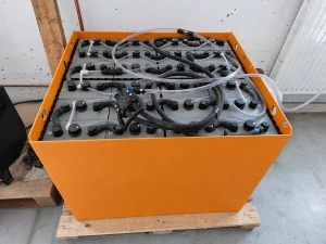 Trakční baterie IBG 48V 6PzS750 s Aquamatic systémem, 827 x 735 x 612/627 mm DIN A rok výroby 3/2025 nepoužitá 