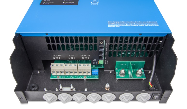 Hybridní měnič/nabíječ MultiPlus-II 48V/5000VA/70A-50A 