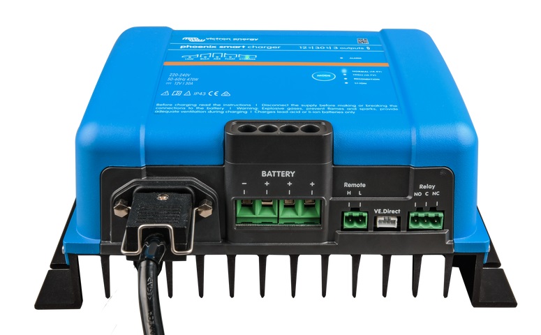 Nabíječka Victron Energy Phoenix Smart IP43 Charger 12V/30A (3) - pro nabíjení až 3 baterií součaně