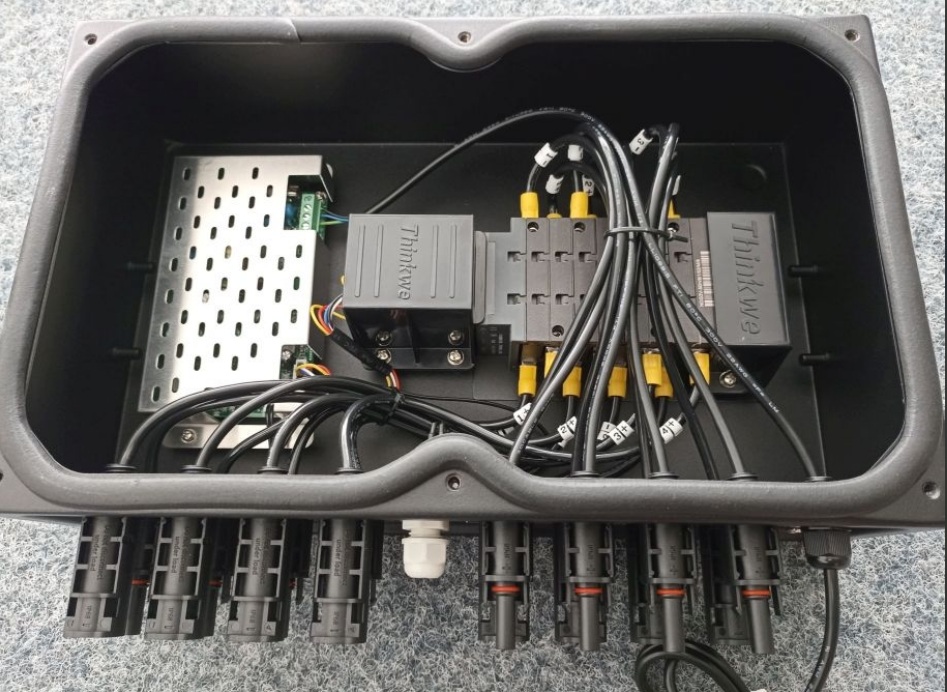 Požární motorový odpínač solárních panelů ThinkWe 4-pólový 1500V 40A TW-RSD150-40-4